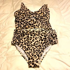 Old Navy leopard print L swimsuit